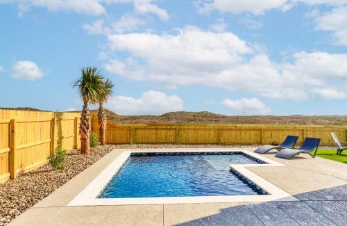 Port Aransas House | Sweet Serenity with Ocean Views