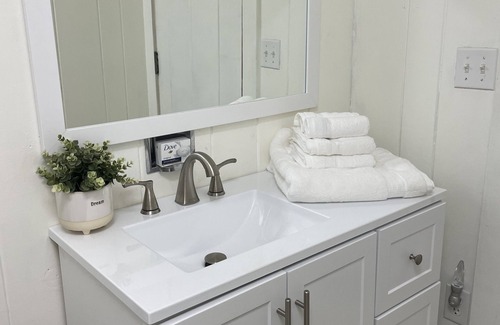 Buena Vista Apartment | Sweet Upstairs’s apartment right next to Southern Virginia University.