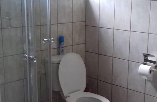 Serowe House | Sweetberries Bed & Breakfast