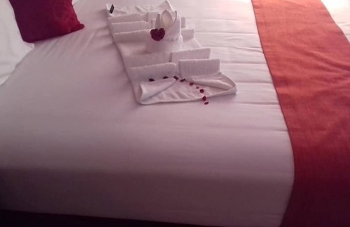 Serowe House | Sweetberries Bed & Breakfast