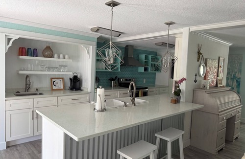 Jensen Beach House | “SWEETPEA’S PARADISE”- 2 Bedroom, 2 Bath, Key West Style Cottage, Perfect Locale