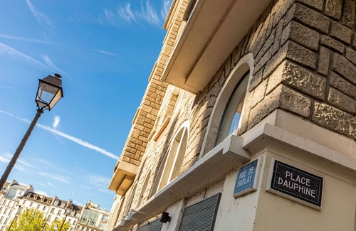 Paris City Center Apartment | Sweett | Place Dauphine