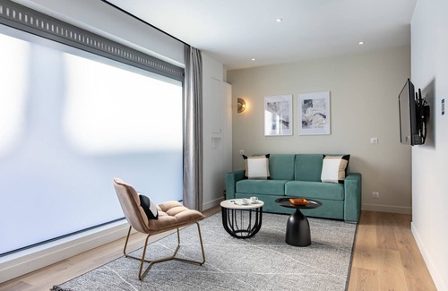 Paris City Center Apartment | Sweett | Place Dauphine