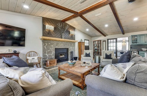 Hayesville House | 'Sweetwater Bluff' Home On The Hiawassee w/Views!