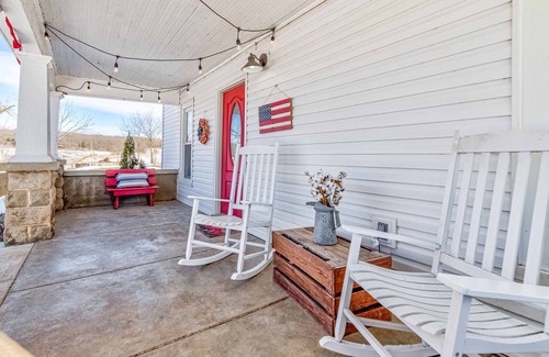 Greenfield House | Sweetwater Patriotic Farm experience Stockton Lake