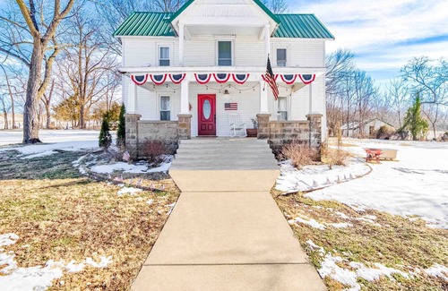 Greenfield House | Sweetwater Patriotic Farm experience Stockton Lake