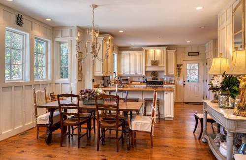 Highlands Cabin | Sweetwood Cottage | Highly Desirable Walk To Town Location