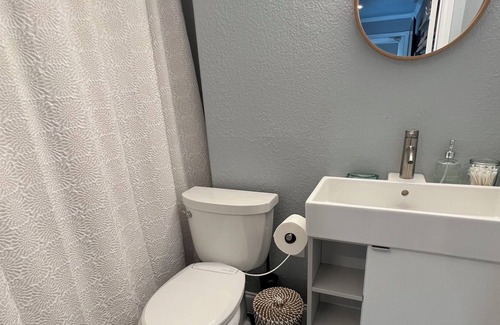 Sea Scape Apartment | Swell - a cozy studio close to the beach and local shops/attractions
