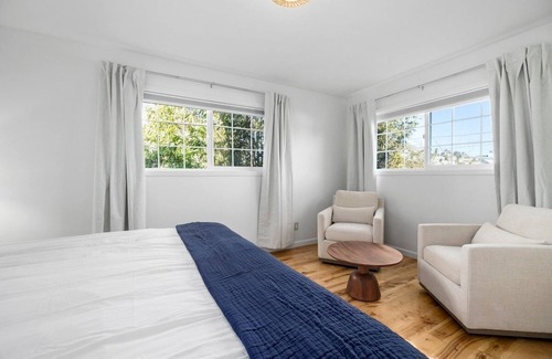 Eastside Santa Cruz Hotel | Swell House Two Bedroom Suite 8