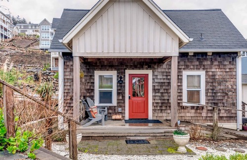 Nelscott Cottage | Swell Life Olivia Beach - Pets & Summer Pool