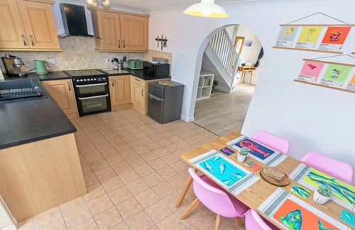 Croyde Cottage | Swell Times | Vibrant Beach Pad | Sleeps 4