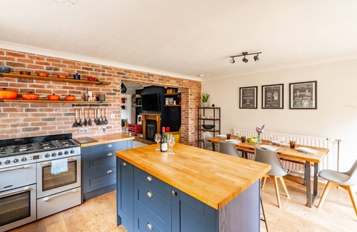 Norwich House | Swift Host | 3 Bed | Outskirts of Norwich | Parking | Garden