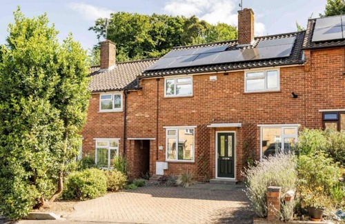 Norwich Apartment | Swift Host | Maple House | Sleeps 4 | Parking | EV Charger | Garden