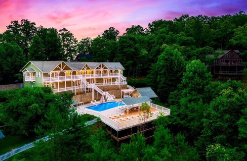 Morganton House | Swim All Year! Waterslide, Sleeps 26, Mtn View