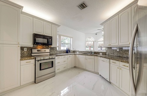 Pompano Beach House | Swim, Barbecue & Game: Home 4 Mi to Pompano Beach!