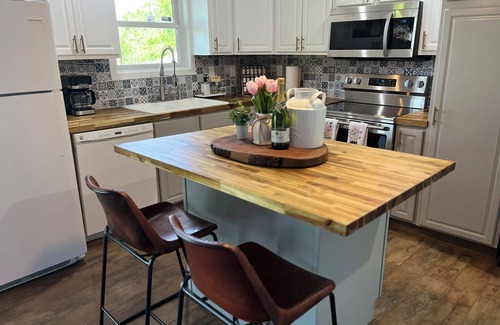 Lake Ozark Condo | Swim Dock, Family Fun, Close to Hot spots!