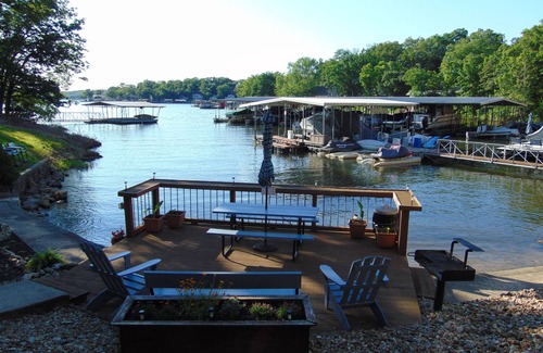 Lake Ozark Condo | Swim Dock, Family Fun, Close to Hot spots!