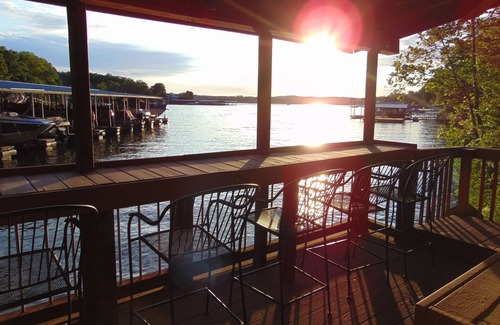 Lake Ozark Condo | Swim Dock, Family Fun, Close to Hot spots!