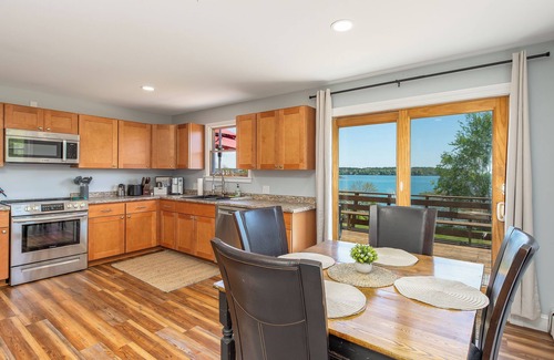 Harpswell House | Swim, Kayak & Relax in Coastal Comfort from this Charming, Pet-Friendly Home