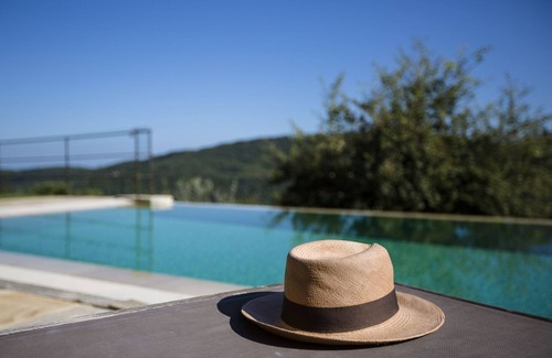 Le Bar-sur-Loup Villa | Swimmers paradise with 16m infinity pool- Amazing view- Beautiful family house
