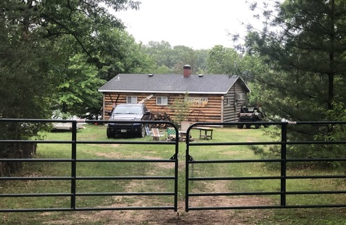 Plainfield Cabin | Swimming,boat,kayak,fish,BBQ,ATV,hike,Huge Deck,pets,Nordic MT- ski,tube,private