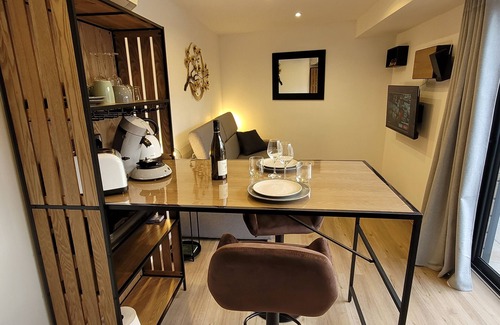 Jonquerettes Apartment | Swimming pool, Jacuzzi, private garden. Avignon, L'isle-sur-sorgues, Luberon, Provence