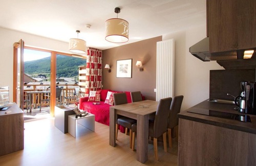 La Salle-les-Alpes Apartment | Swimming pool, parking, tv, ski locker, 39-49m², Serre Chevalier
