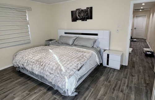 Del Aire House | Swimming Pool & Jacuzzi Pool Table LAX Sofi Stadium close SmartHome Chef Kitchen