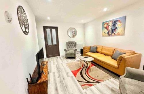 Swindon House | Swindon 3 Bedroom house to relax and enjoy