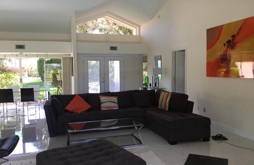 Groveland House | SWISS 28 - Lake Stephanie