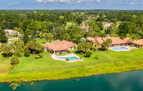 Groveland House | SWISS 61 - Lake Denise