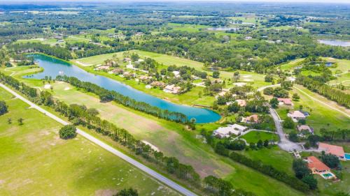 Groveland House | SWISS 66 - Lake Denise