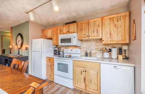Seven Springs Condo | Swiss Mountain 1 Bedroom - Premier Unit with Patio by RedAwning