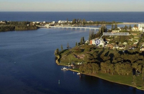 The Entrance Apartment | SWITCH OFF! Chill out and have fun on the lakeside