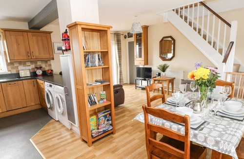 Carmarthen Cottage | SWN Y GWYNT, pet friendly, character holiday cottage in Carmarthen