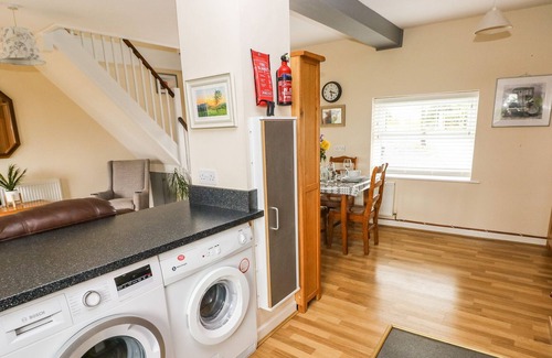Carmarthen Cottage | SWN Y GWYNT, pet friendly, character holiday cottage in Carmarthen