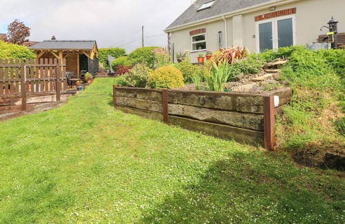 Carmarthen Cottage | SWN Y GWYNT, pet friendly, character holiday cottage in Carmarthen