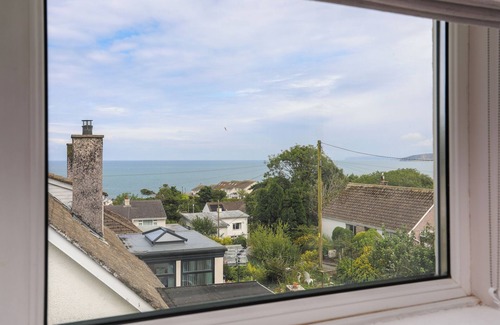 Benllech House | SWN Y MOR, pet friendly, country holiday cottage in Benllech