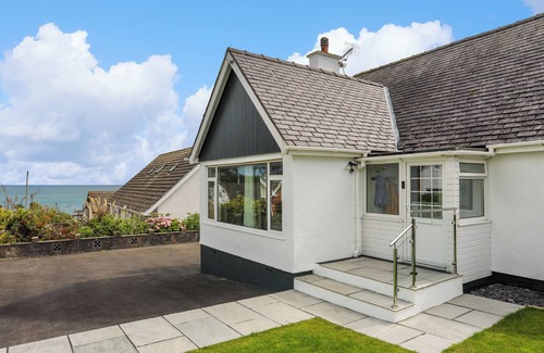 Benllech House | SWN Y MOR, pet friendly, country holiday cottage in Benllech