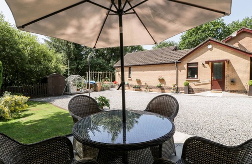 Bridgend Cottage | SWN Y NANT, romantic, character holiday cottage in Tondu