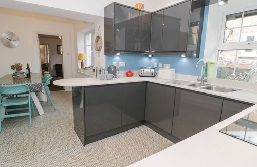 Tywyn House | SWN YR AFON, pet friendly, character holiday cottage in Tywyn