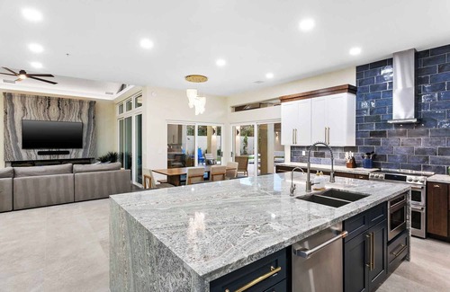 Buenavante House | SWSS - Luxury Pool Hot Tub Putting Green Hot Tub