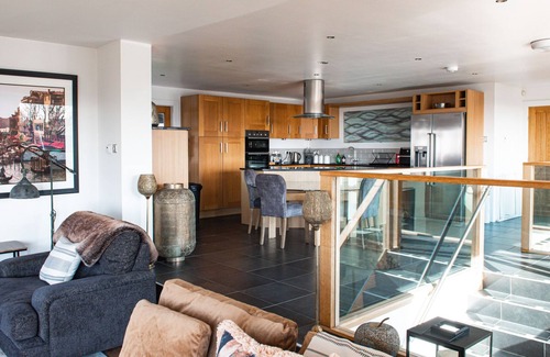 Rhosneigr House | SWYN LLYR, pet friendly, luxury holiday cottage in Rhosneigr