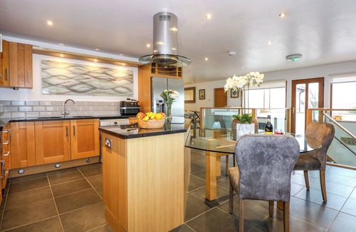 Rhosneigr House | SWYN LLYR, pet friendly, luxury holiday cottage in Rhosneigr