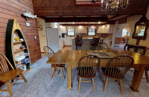 Gaines Cabin | Sycamore Cabin with Hot Tub Breathtaking Views
