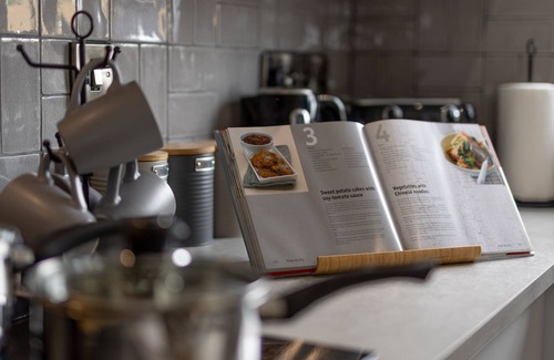 St. Florence Cottage | Sycamore Cottage with private Hot tub