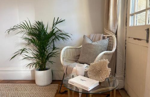 Birchgrove Apartment | Sydney Harbourfront Boathouse and Studio Escape