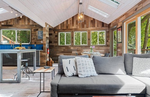Guerneville Cabin | Sydney's Retreat~Chic & Enchanting Treetop Paradise! Quiet!HtTb/Pup/WiFi