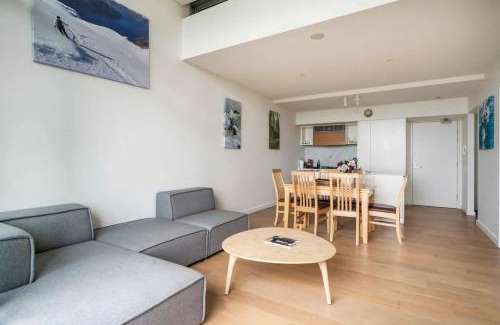 Crows Nest Apartment | Sydney Urban Oasis Balcony Views and BBQ