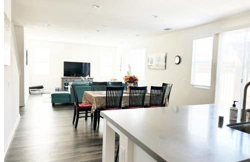 Sylmar House | Sylmar North LA Home 5 Bedrooms 3 Bath